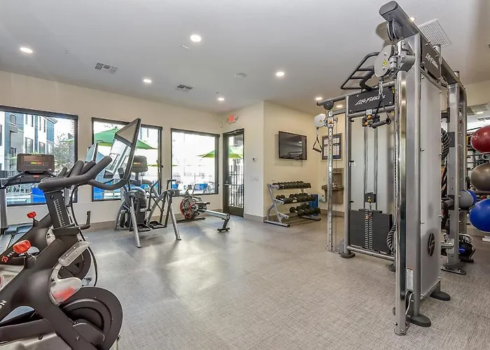 Ascent North Pool Gym Near Mayo And Quarter Apartment